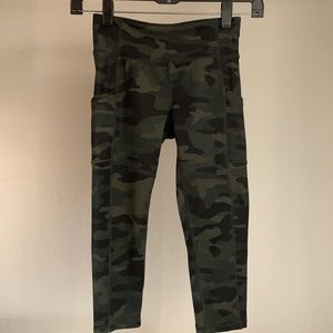 Gap Fit Kids Camo Active Leggings with pockets - preowned